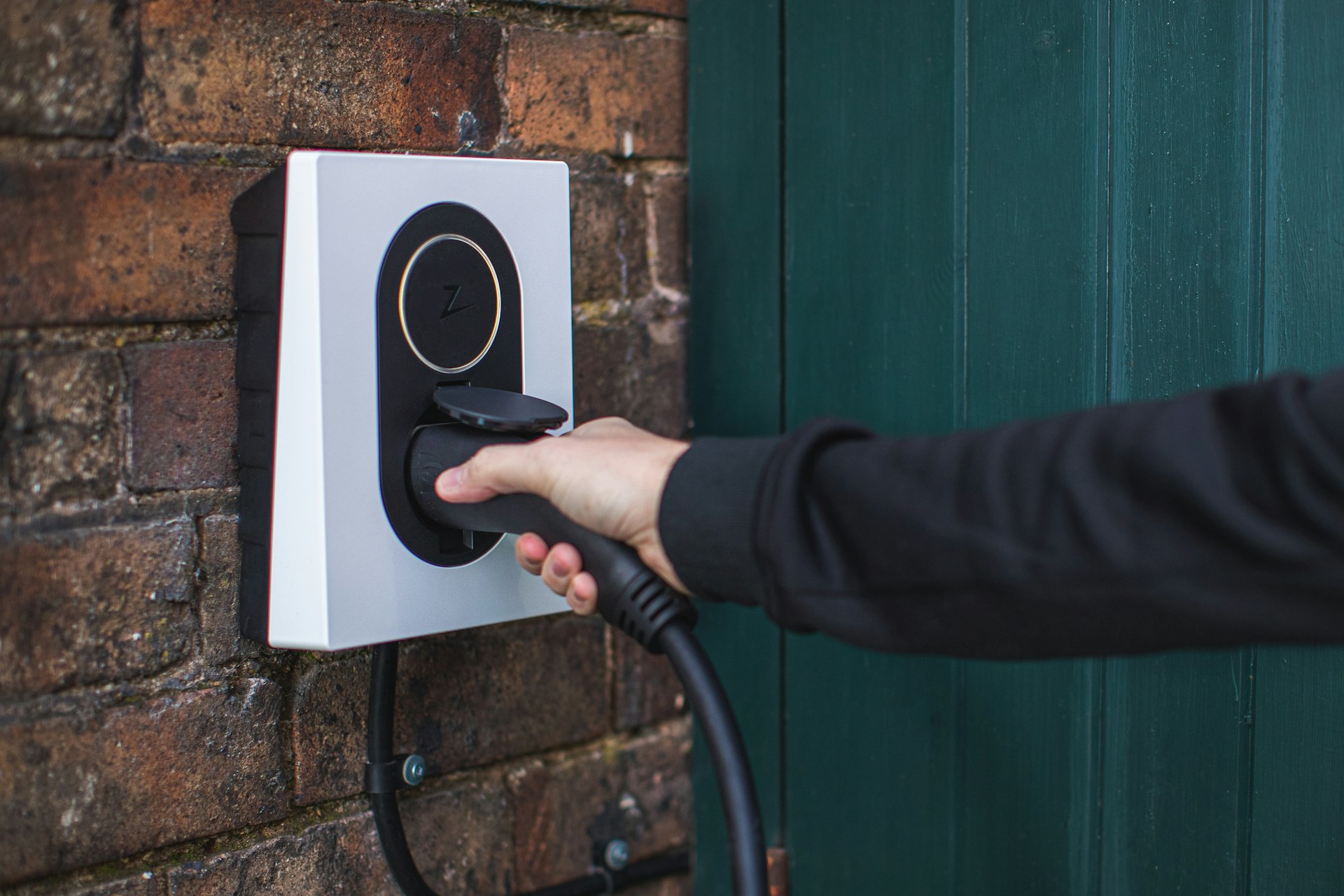 How EV Owners Are Adapting to an Expanding Public Charging Infrastructure in 2025