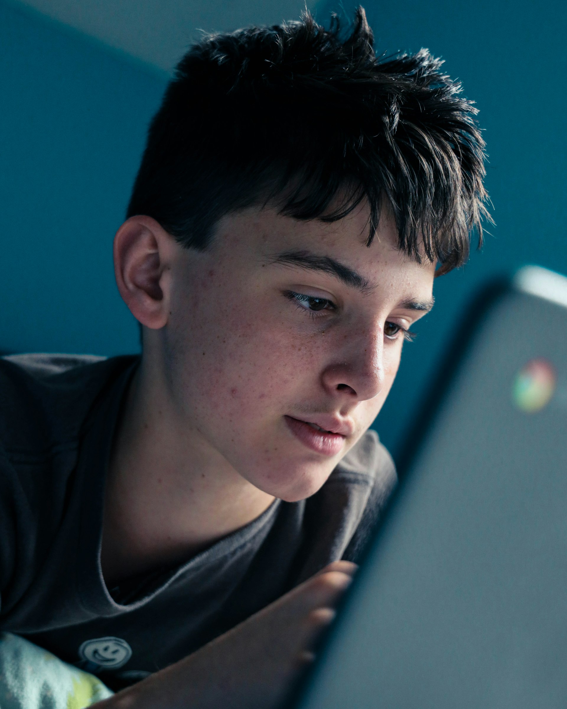Empowering Teens: Comprehensive Education for Responsible Digital Citizenship